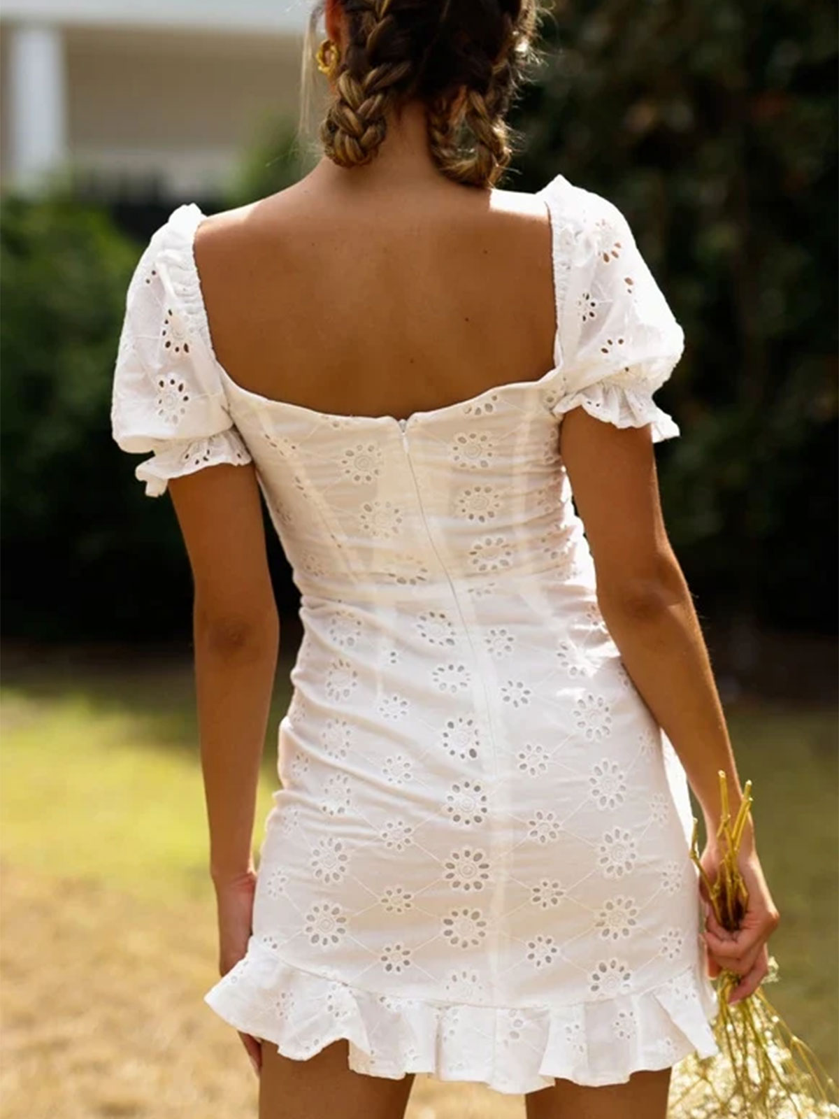 Niedliches geschnürtes Puffärmel-Resort-Rüschen-Broderie-Anglaise-Minikleid