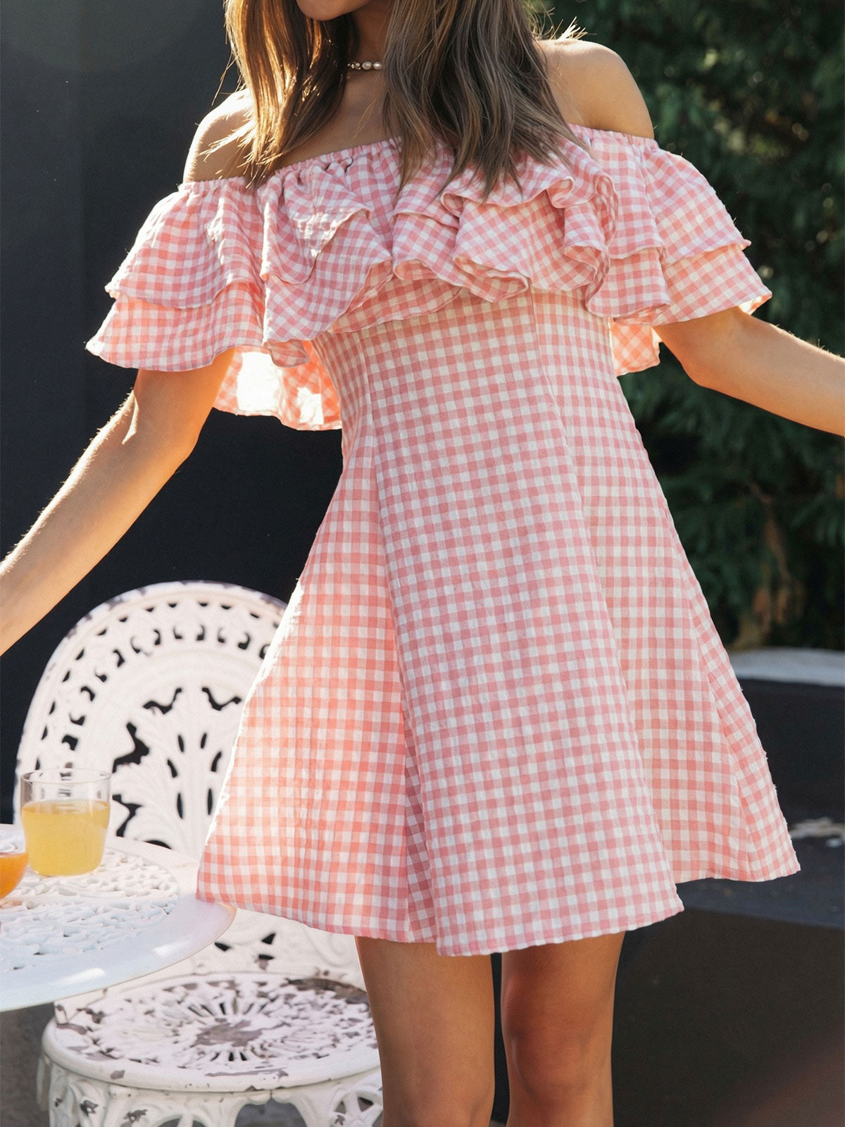 Süßes, mehrlagiges Rüschen-Off-Shoulder A-Linien Resort Gingham Minikleid