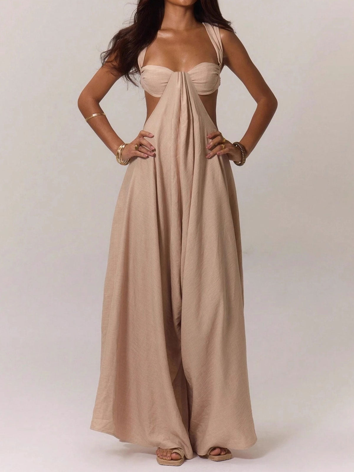 Sexy Neckholder-Overall mit Cut-Outs und weitem Bein
