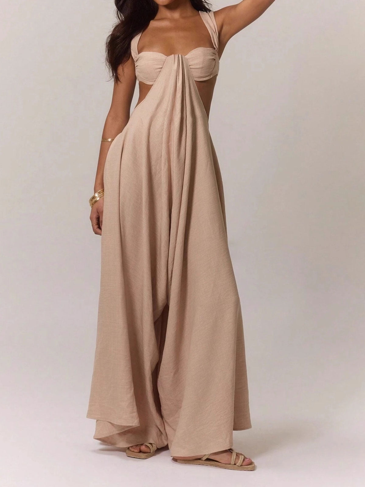 Sexy Neckholder-Overall mit Cut-Outs und weitem Bein
