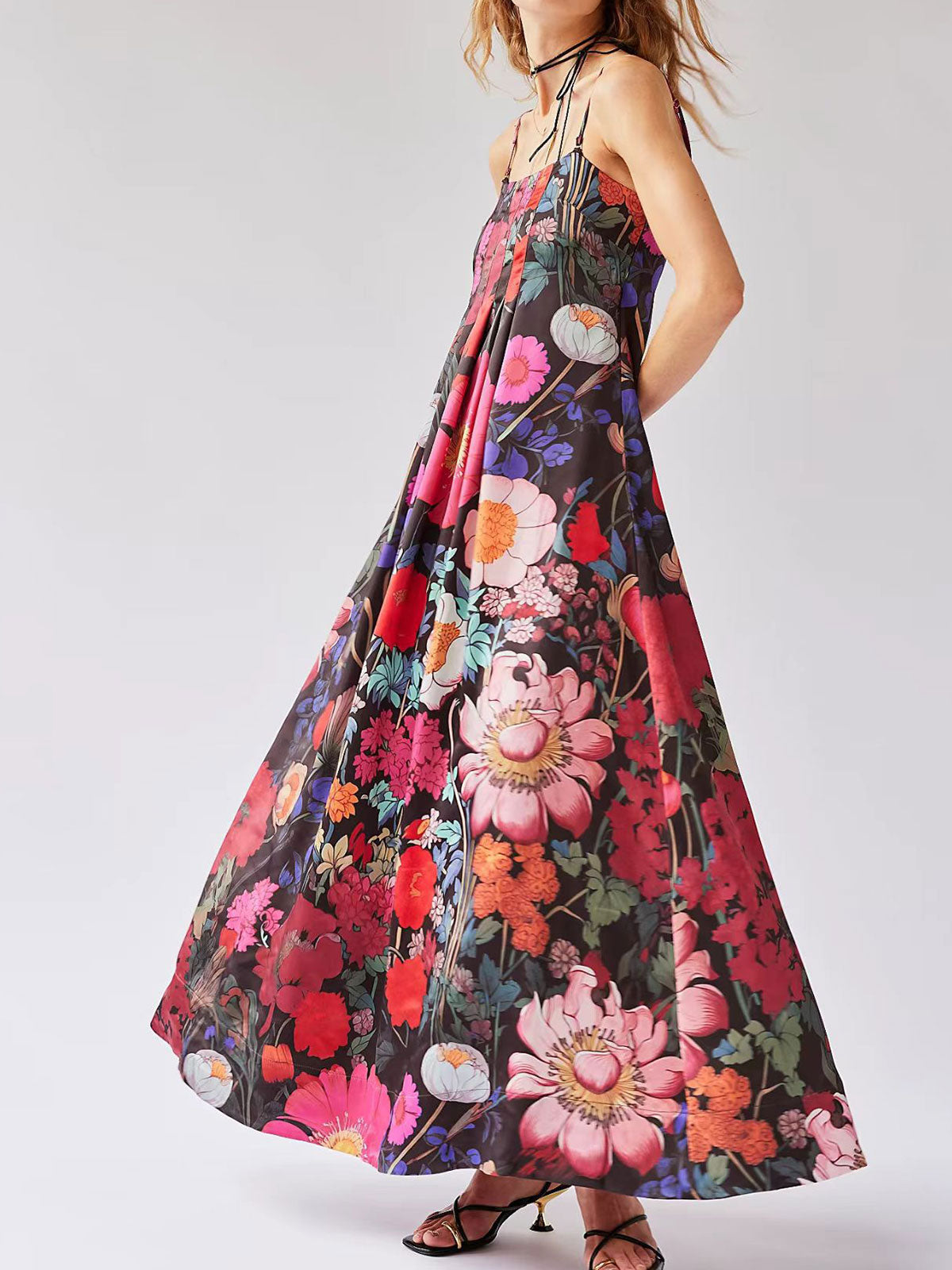 Maxikleid mit tropischem Blumendruck, eckigem Ausschnitt, A-Linie und Biesen, Resort