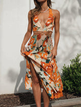 Lebhaftes geblümtes tiefes V-Neck Neckholder-Kleid mit O-Ring und Rückenschnürung, Resort-Cutout, Midi-Länge